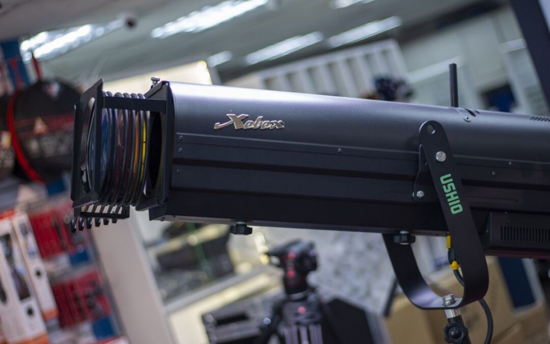 SAI-300 is the follow spotlight that provides an answer to maximize stage effects for the entertainment world.